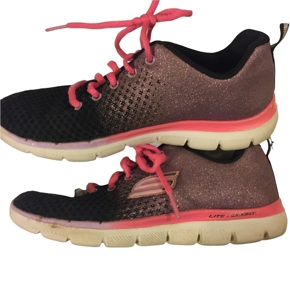 SKECHERS girls sneakers pink/black neon pink laces Barbiecore size 3